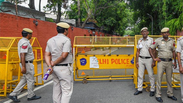 "दिल्ली पुलिस ने एनकाउंटर में शातिर बदमाश को दबोचा, जानिए पुलिस के कार्रवाई के बारे में विस्तृत रिपोर्ट