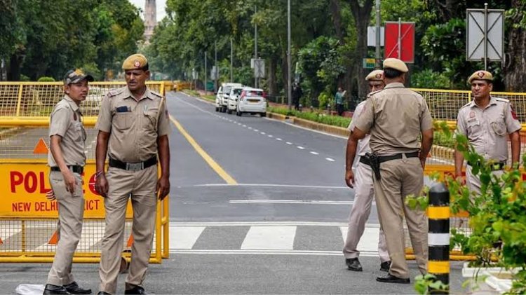 वाहनों ने दो सुरक्षाकर्मियों को टक्कर मारकर 50 मीटर तक घसीटा, देखिए क्या हुआ आगे