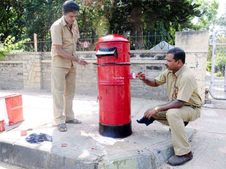 डाकपत्र लोगों तक न पहुंचाकर, डाकियों ने नहीं निभाया अपना फर्ज