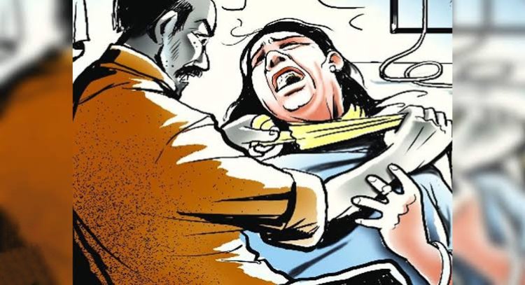 सोते हुए पति की चाकू से गला काटकर हत्या, बच्चे समेत पत्नी लापता, खोज रही ग्रेटर नोएडा पुलिस