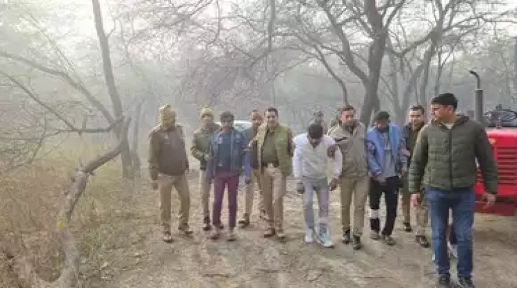 नोएडा में ट्रैक्टर-ट्रॉली चुराने वाले बदमाशों से पुलिस की मुठभेड़, 2 को लगी गोली, 3 गिरफ्तार