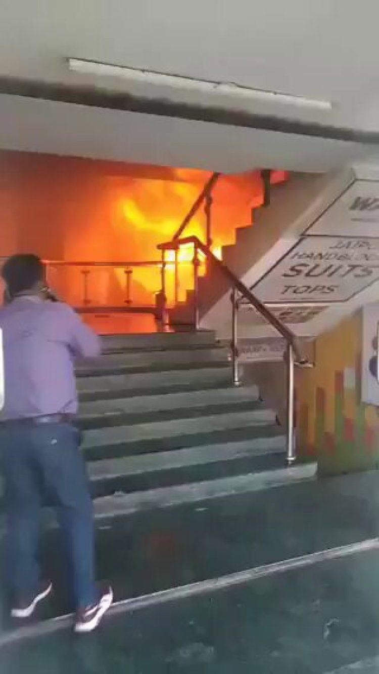 रस्‍सी से लटककर लोगों ने बचाई जान